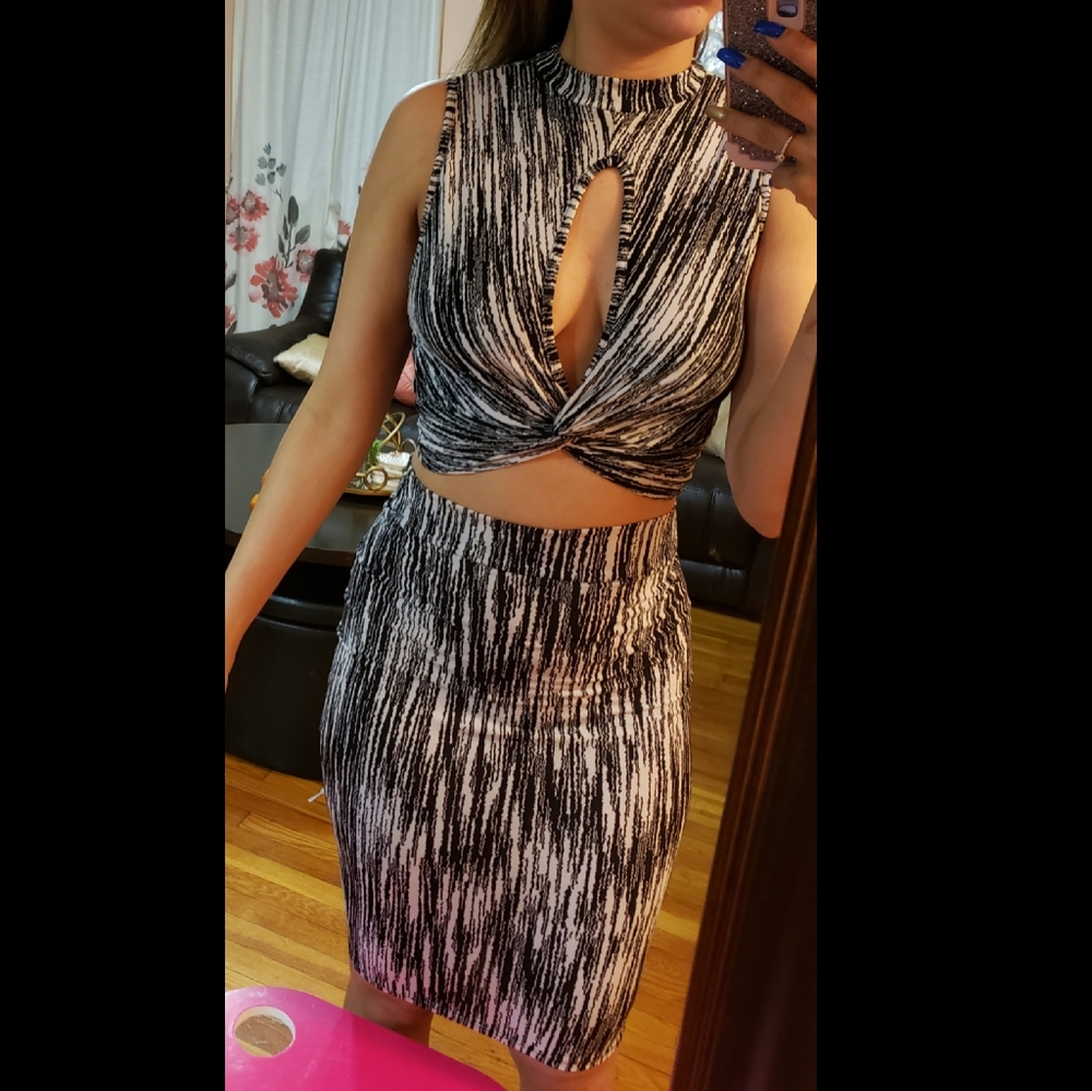 TOP AND SKIRT  SET🖤